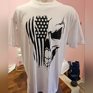White skull flag graphic t shirt